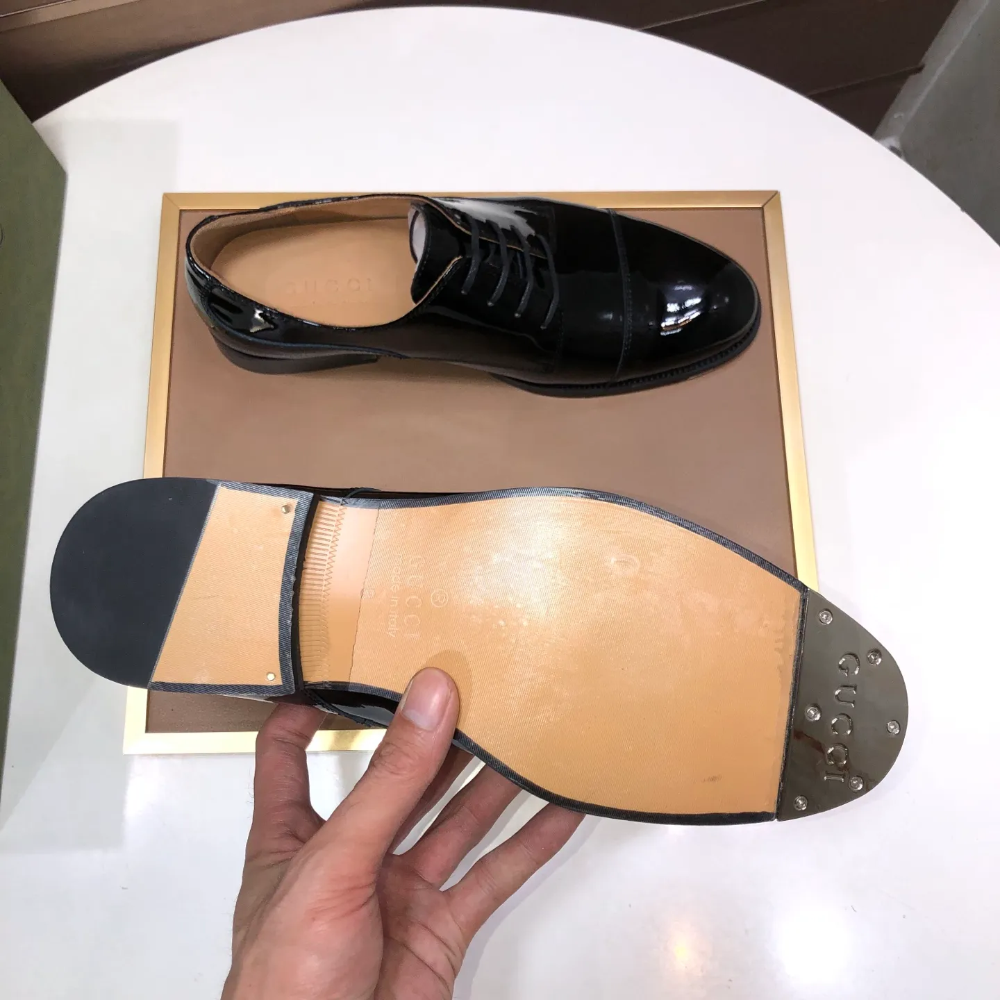 Men's shoes 💰660💰 Brand: GUCCI (Gucci) Standard code: Men's size 38/44 (45/46 can be customized) Grade: Same as the official website Original quality Material: Original cowhide Water-dyed cowhide lining Original rubber outsole Style category: Men's fashionable casual leather shoes Distinguished big-name luxury elements top luxury Color: Actual picture